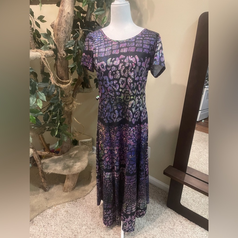Lily shirt sleeve maxi dress. Size M
